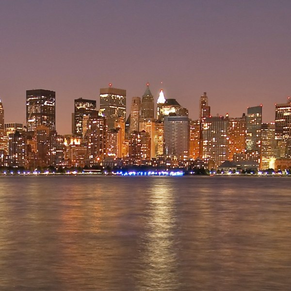 city lights cruise in nyc with the Manhattan skyline and Hudson river