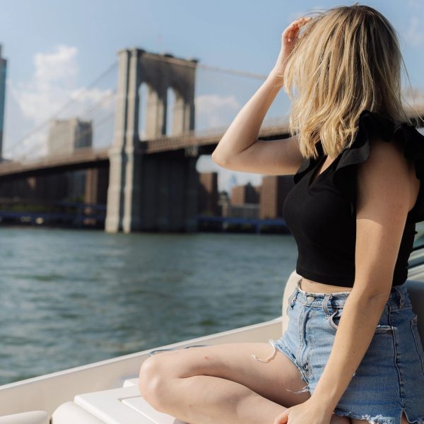 woman looking at the Brooklyn Bridge during a Statue of Island tour