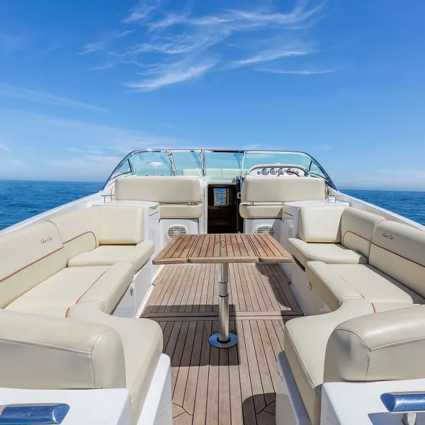 rent a boat with luxury seating and teak deck